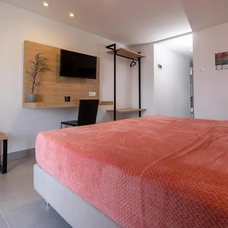 Bemyguest Comfort Zefyros شقة فندقية نيوي بوروي