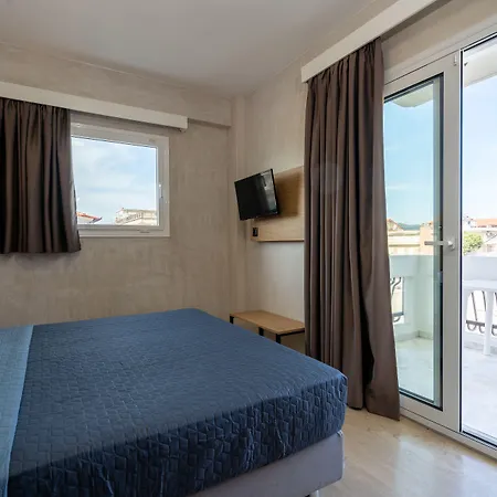 Comfort Zefyros Ξενοδοχείο με διαμερίσματα 3*
