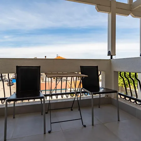 Comfort Zefyros Aparthotel Néoi Póroi