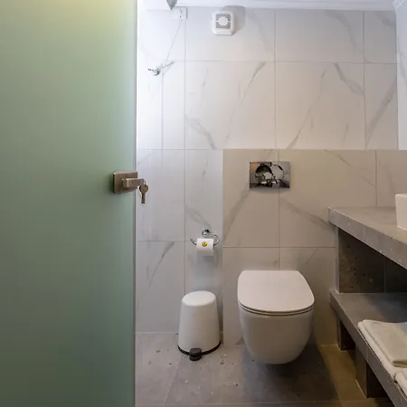 Comfort Zefyros Aparthotel 3*
