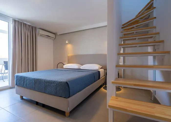 Comfort Zefyros Aparthotel 3*
