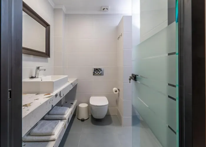 Comfort Zefyros Aparthotel 3*