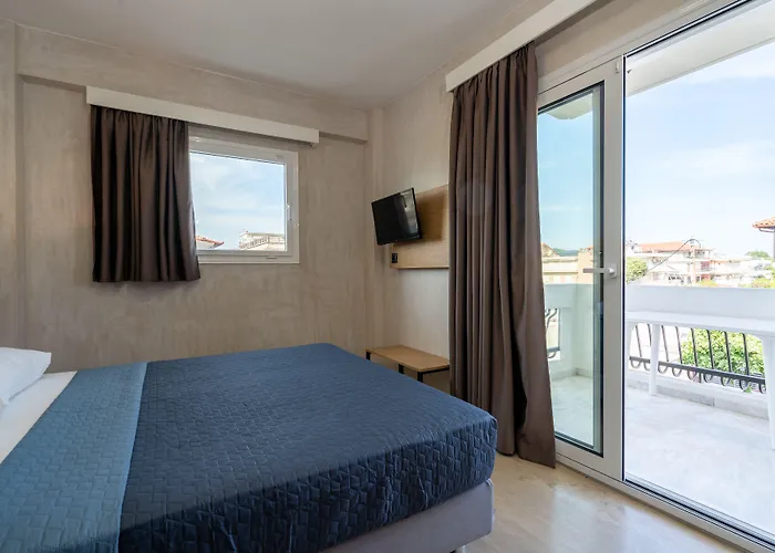 Comfort Zefyros Aparthotel 3*