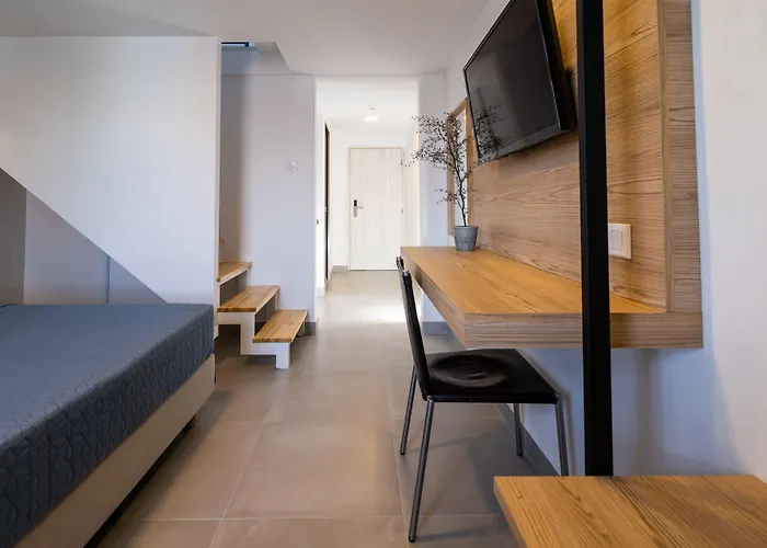 Comfort Zefyros Aparthotel 3*